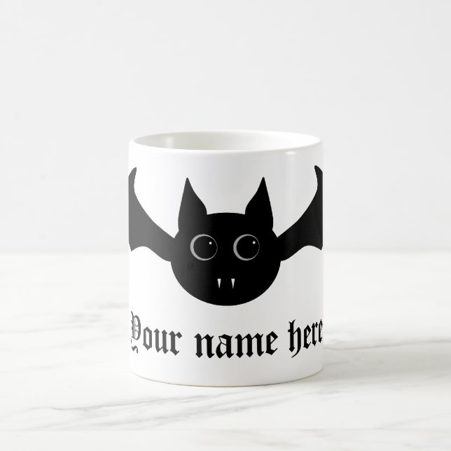 Niedlicher Cartoon Halloween Vampirbat mit großen  Kaffeetasse (Mittel)