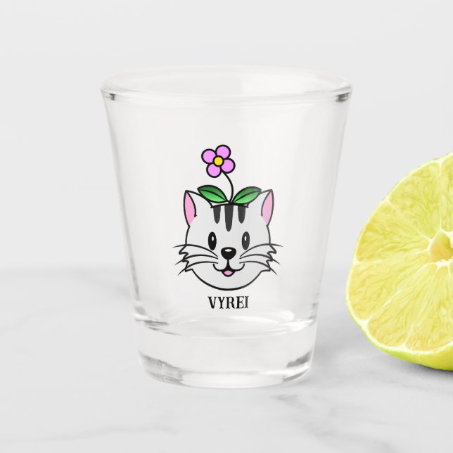 Niedlicher Cartoon Katze mit Blume auf ihrem Kopf Schnapsglas (Vorderseite)