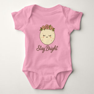 Niedlicher Cartoon Moon mit Blume Kronenaufkleber Baby Strampler