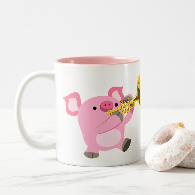 Niedlicher Cartoon Pig Playing Trumpet Tasse (Mit Donut)