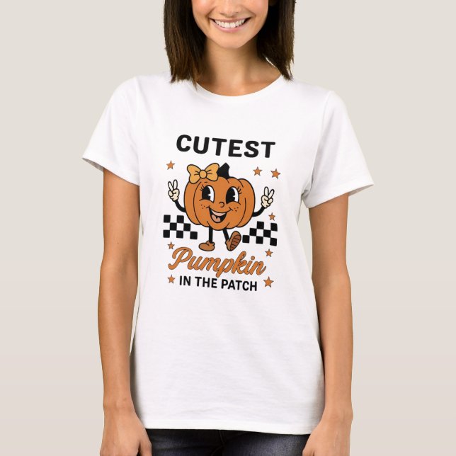 Niedlicher Cartoon Pumpkin im Patch T-Shirt (Vorderseite)