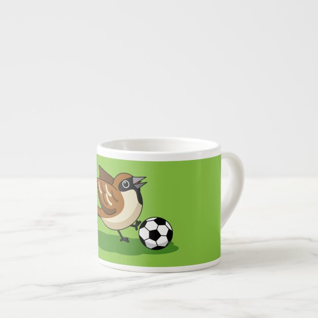Niedlicher Cartoon-Sparrow-Fußballspieler Espressotasse (Vorderseite Rechts)