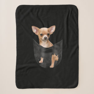 Niedlicher Chihuahua zu Weihnachten in der Tasche Sherpadecke