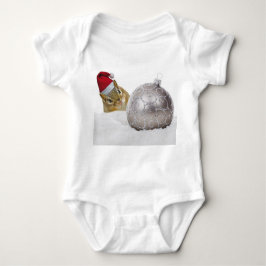 Niedlicher Chipmunk Silver und Schnee Weihnachtsfe Baby Strampler
