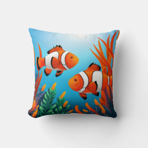 Niedlicher Clownfisch in Algen Kissen