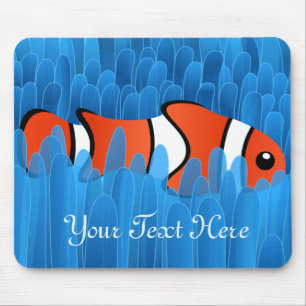 Niedlicher Clownfisch und schöner Anemon des Blaue Mousepad