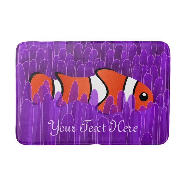 Niedlicher Clownfisch und schöner Lila Meeresanemo Badematte (Vorderseite)