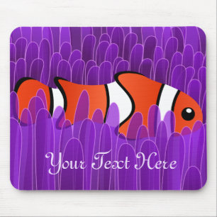 Niedlicher Clownfisch und schöner Lila Meeresanemo Mousepad
