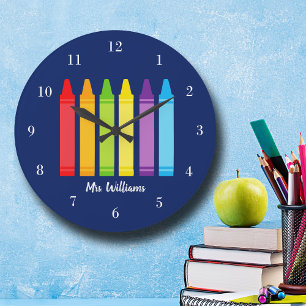 Niedlicher Crayon Teacher Custom Große Wanduhr