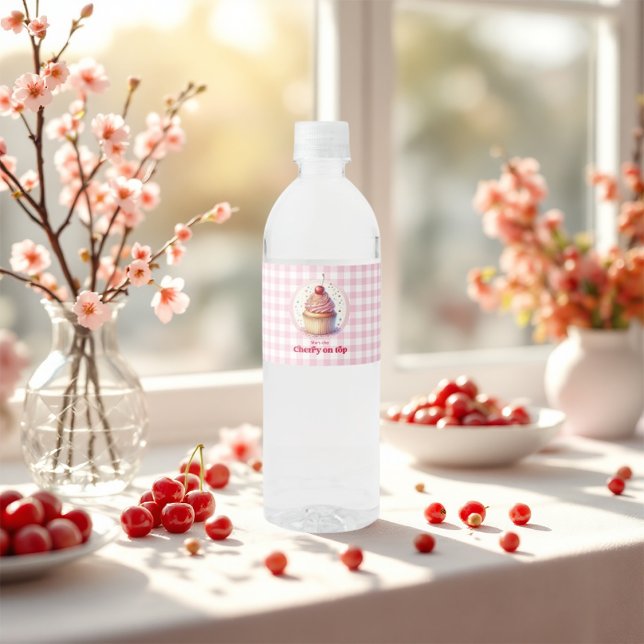 Niedlicher Cupcake und Gingham Cherry auf Top Baby (Cute Cupcake and Gingham Cherry On Top Baby Shower Water Bottle Label)