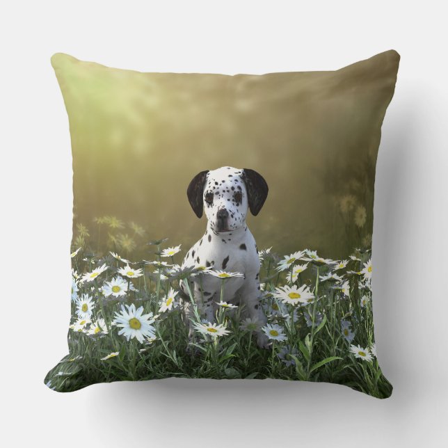 Niedlicher Dalmatiner Welpe in Daisies Kissen (Vorderseite)