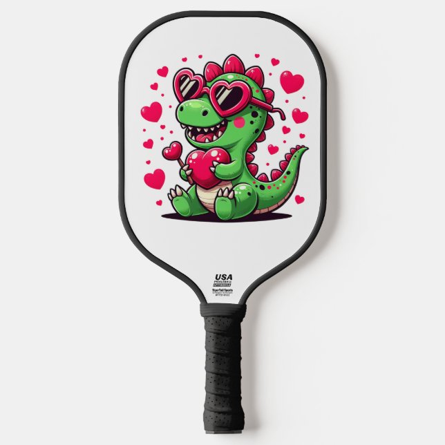 Niedlicher Dinosaurier mit Herzsonnenbrille und Va Pickleball Schläger (Vorderseite)
