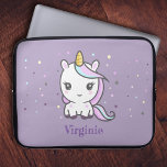 Niedlicher Einhorn Lila Laptop-Sieb Laptopschutzhülle<br><div class="desc">Ein lila Laptop-Sieb mit niedlichem Einhorn in Pastellfarbe und einem anpassbaren Vornamen,  um Ihren Computer zu schützen,  wenn Sie zur Schule gehen oder arbeiten!</div>