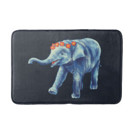 Niedlicher Elefant in blau mit Kranz von Blume Kin Badematte