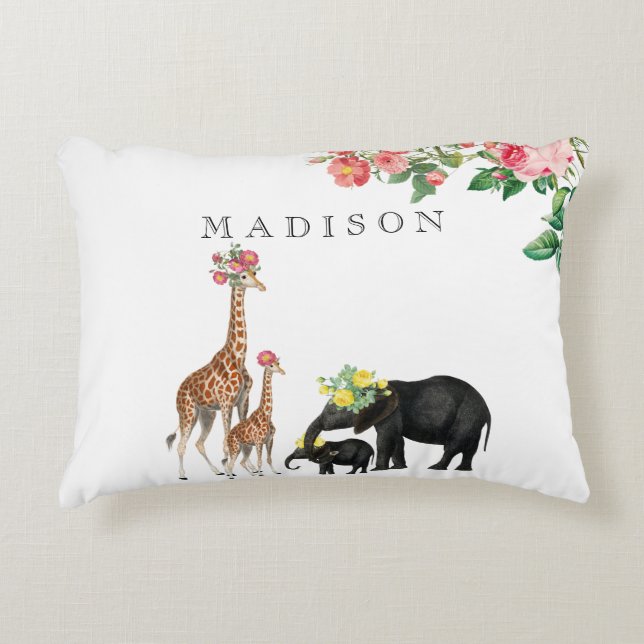 Niedlicher Elephant & Giraffe Bloral Name Baby Dekokissen (Vorderseite)