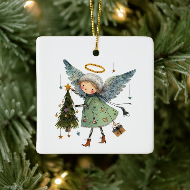 Niedlicher Engel mit einem Weihnachtsbaum Keramikornament (Baum)