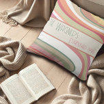 Niedlicher farbiger Streifen Personalisierter Name Kissen<br><div class="desc">Genießen Sie den zauberhaften Reiz unseres pastellfarbenen Regenbogenkissens, das von Inspirivity akribisch gefertigt wurde. Dieses köstliche Kissen zeichnet sich durch ein sanftes und fesselndes Design aus, das jedem Raum eine Touch von Zauber und Ruhe verleiht. Macht ein großartiges Geschenk mit der Personalisierungsoption. Fügen Sie einen Vor- oder Nachnamen und das...</div>