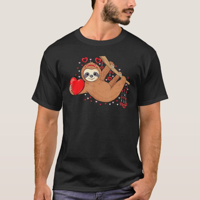 Niedlicher fauler Hund mit Herzschlucht, Liebe T-Shirt (Vorderseite)