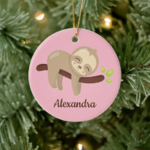 Niedlicher Faultier auf dem Baum Kawaii auf rosa