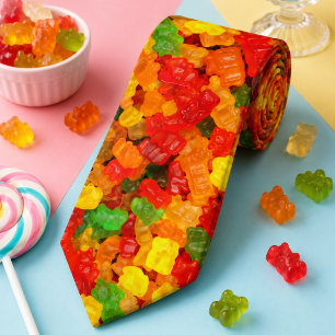 niedlicher Feinschmecker Regenbogen-Bär mit bunte Krawatte