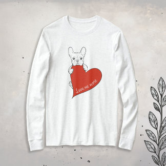 Niedlicher französischer Bulldog mit einem roten H T-Shirt