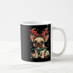 Niedlicher französischer Bulldogge in Weihnachtsbe Kaffeetasse