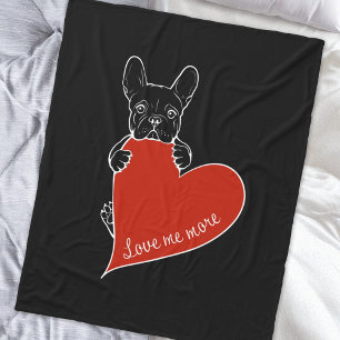Niedlicher französischer Hund mit einem roten Herz Fleecedecke