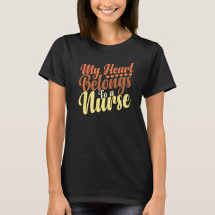 Niedlicher Freund Nurse zitieren mein Herz gehört T-Shirt