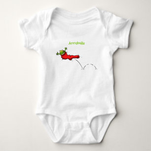 Niedlicher Frosch in einem roten Cartoon Baby Strampler