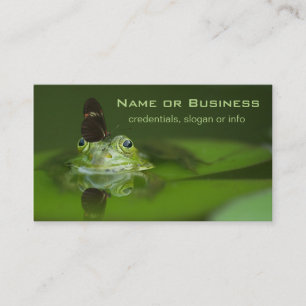 Niedlicher Frosch mit einem Schmetterling auf der  Visitenkarte
