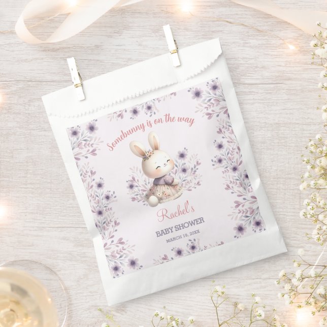 Niedlicher Frühling Bunny Lila Floral Girl Babydus Geschenktütchen (Ausgeschnitten)