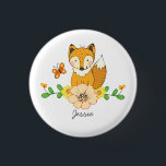 Niedlicher Fuchs und floraler individuelle Name Button<br><div class="desc">Niedliche Fox-Illustration auf einem Blumenstrauß mit einem kleinen orangefarbenen Schmetterlingsfreund. Die individuelle Name-Option lässt sich leicht anpassen. Alle Kunstwerke von Valarie Wade.</div>