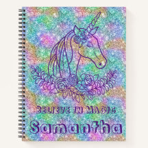 Niedlicher Funkelender Unicorn glaubt an magisches
