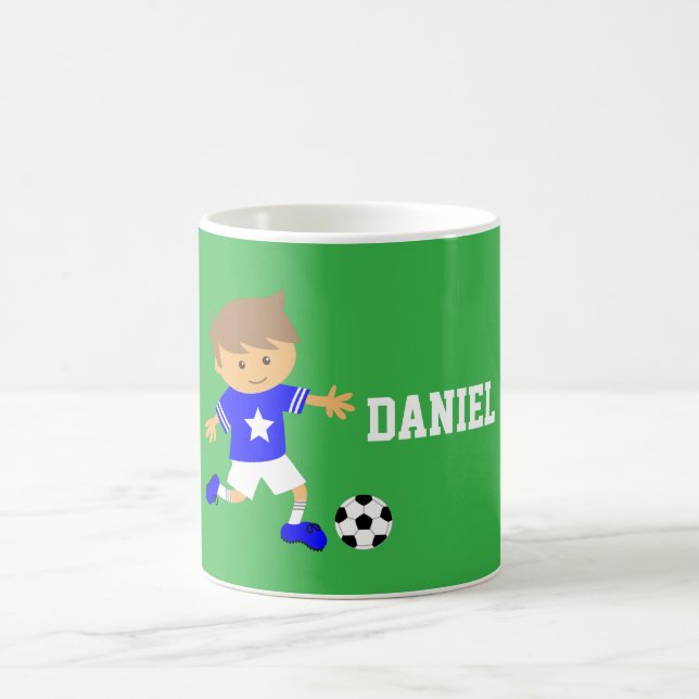 Niedlicher Fußball-Stern-Junge, Fußball-Thema Kaffeetasse (Mittel)
