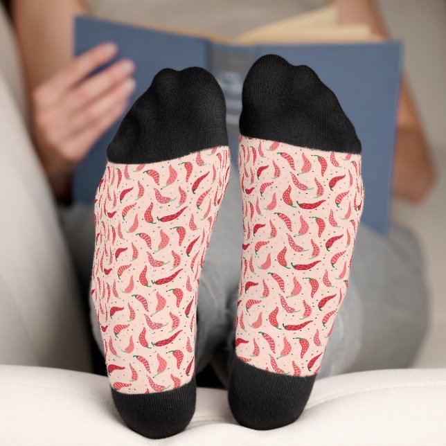 Niedlicher Gemusterter Chile Paprikaschoten auf ro Socken (Unterseite)