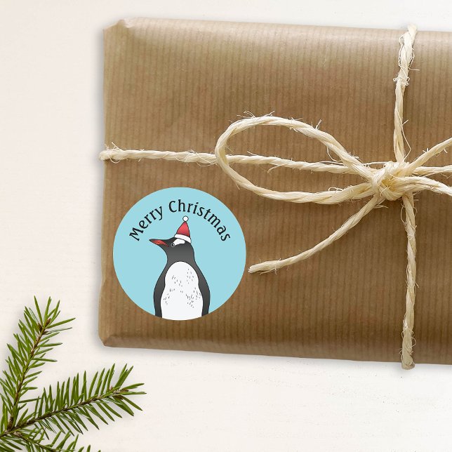 Niedlicher Gentoo Pinguin mit einer Weihnachtsmann Runder Aufkleber (Festive design for the Holiday season. Feel free to personalize with your custom text.)