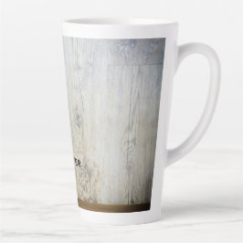 Niedlicher gepolsterter Bär Rustikale Holzwand Milchtasse
