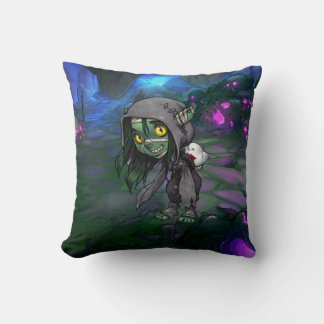 Niedlicher Goblin in Höhle Kissen