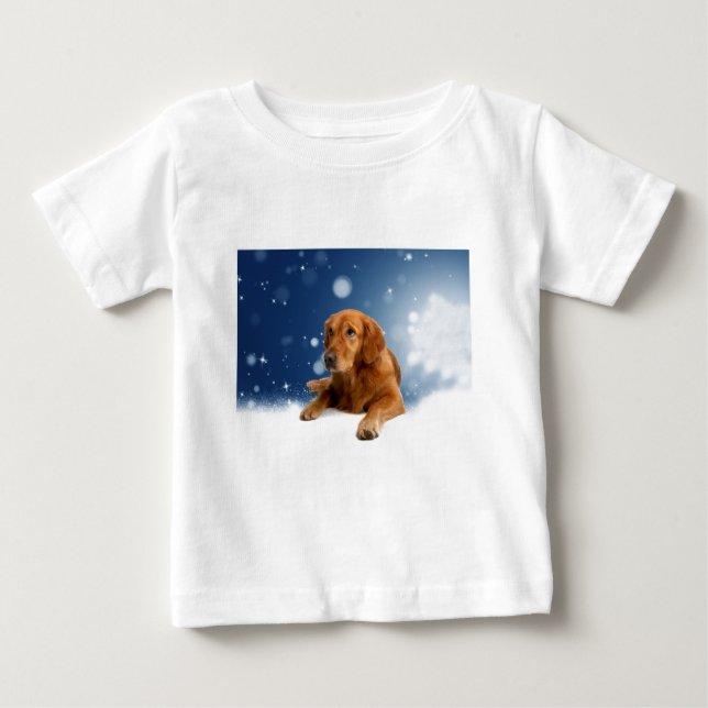 Niedlicher Golden Retriever Hund sitzt in Schneest Baby T-shirt (Vorderseite)