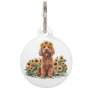 Niedlicher Goldendoodle-Hund mit einer Sonnenblume Haustiermarke