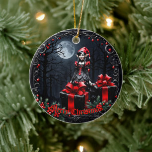 Niedlicher gotischer Weihnachtself. Keramik Ornament