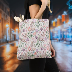 Niedlicher grauer Hase mit farbenfrohen Tulpen Tasche
