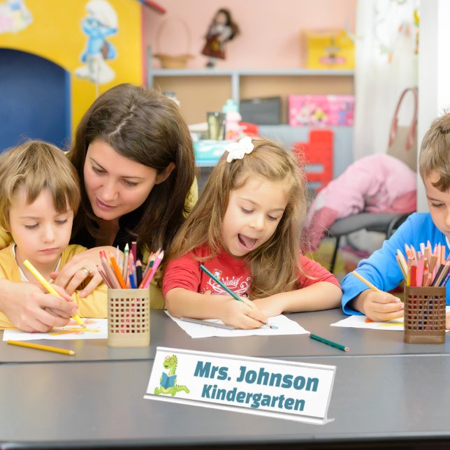 Niedlicher grüner Dinosaurier-Lehrer Schreibtischnamensplakette (Von Creator hochgeladen)