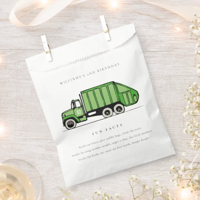 Niedlicher grüner Müllwagen Kinder Spaß Fakten Geb Geschenktütchen (Ausgeschnitten)