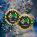 Niedlicher Grüner Traktor Erste Weihnachtsfeiertag Keramik Ornament<br><div class="desc">Dieses Design ist in unserem niedlichen grünen Traktor-Thema in grün und gelb mit einem Holzhintergrund. Klicken Sie auf die Schaltfläche Anpassen, um den Text flexibler zu gestalten! Variationen dieses Designs, zusätzliche Farben sowie koordinierende Produkte sind in unserem Shop, zazzle.com/store/doodlelulu verfügbar. Kontaktieren Sie uns, wenn Sie dieses Design für ein bestimmtes...</div>