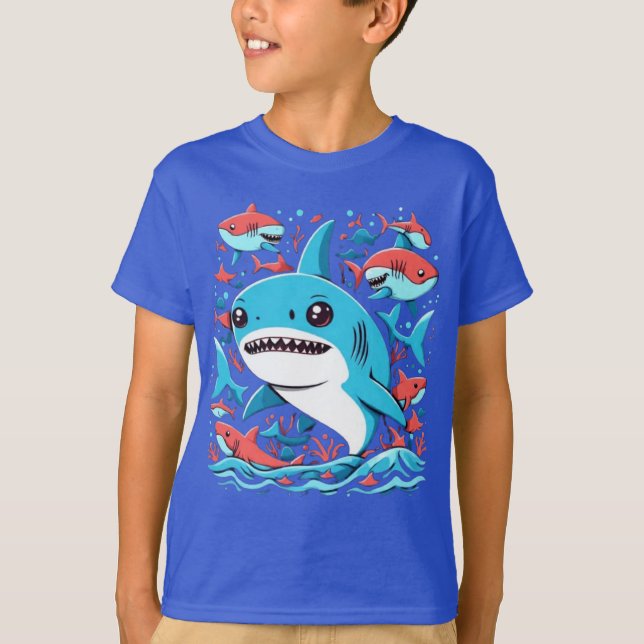 Niedlicher Hai, der im T - Shirt des Ozeans spring (Vorderseite)