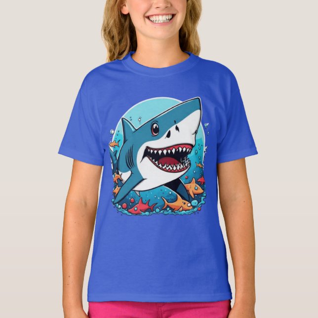 Niedlicher Hai, der im T - Shirt des Ozeans spring (Vorderseite)