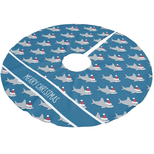 Niedlicher Hai mit Weihnachtsmannmütze Novelty Wei Polyester Weihnachtsbaumdecke (Schrägansicht)