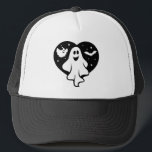Niedlicher Halloween-Geist mit Herz und Gesicht Truckerkappe<br><div class="desc">Niedlicher Halloween-Geist mit Herz-und Bat-Trucker-Hut</div>