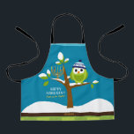 Niedlicher Hanukkah-Schneebaum und Menorah Schneeb Schürze<br><div class="desc">Dieses Niedliche Hanukkah Owl & Menorah in einem Schneebaum macht total Spaß! Der farbenfrohe Cartoon-Stil wird Kinder jeden Alters begeistern, die Schürze ist so konzipiert, dass die Kinder in dieser Ferienzeit lächeln. Enthält die Wörter "Lighup the Night" und Platz für Ihren Namen. Alle Texte können leicht geändert oder gelöscht werden....</div>